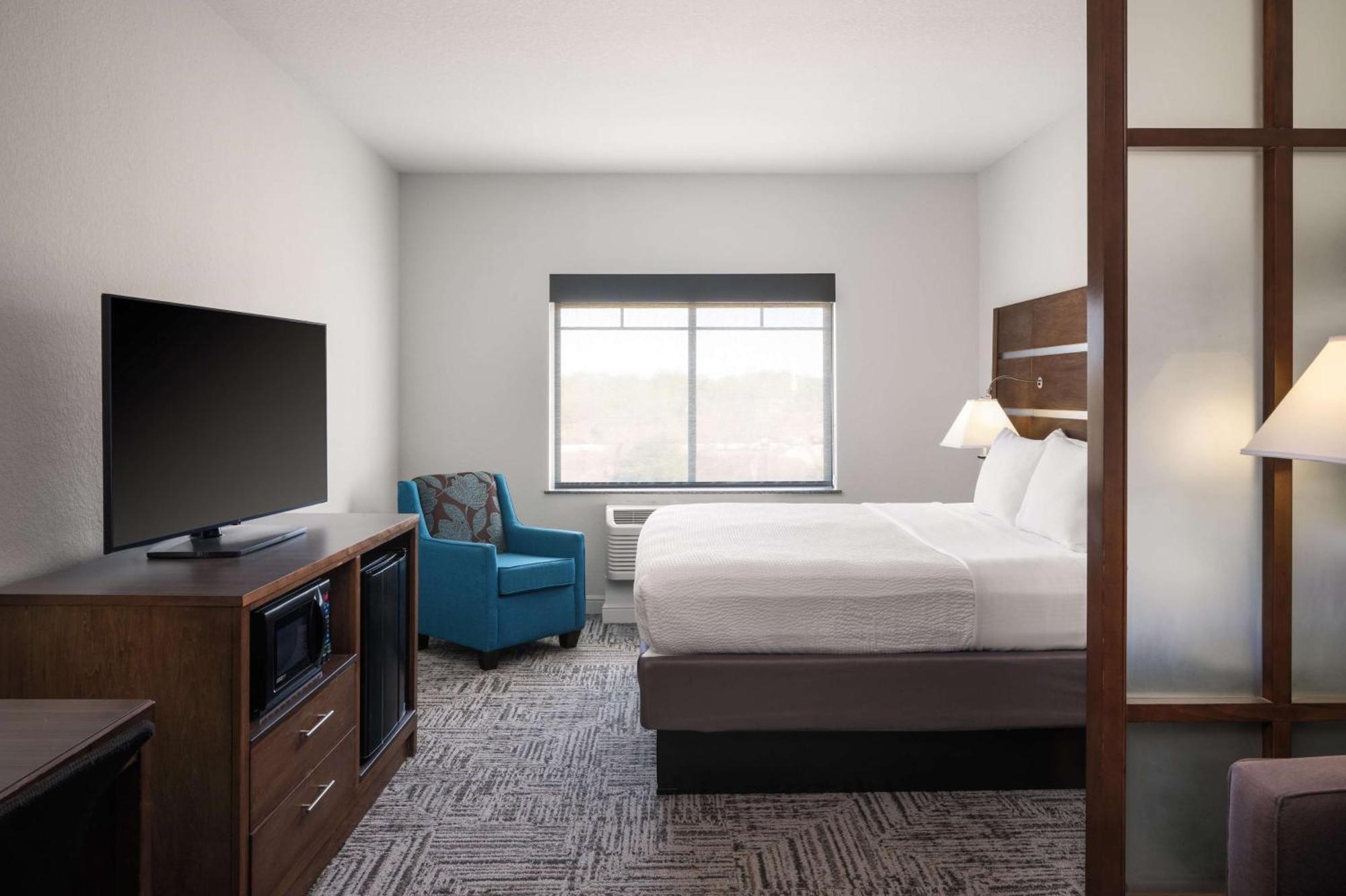Best Western Plus College Station Inn & Suites Exterior photo