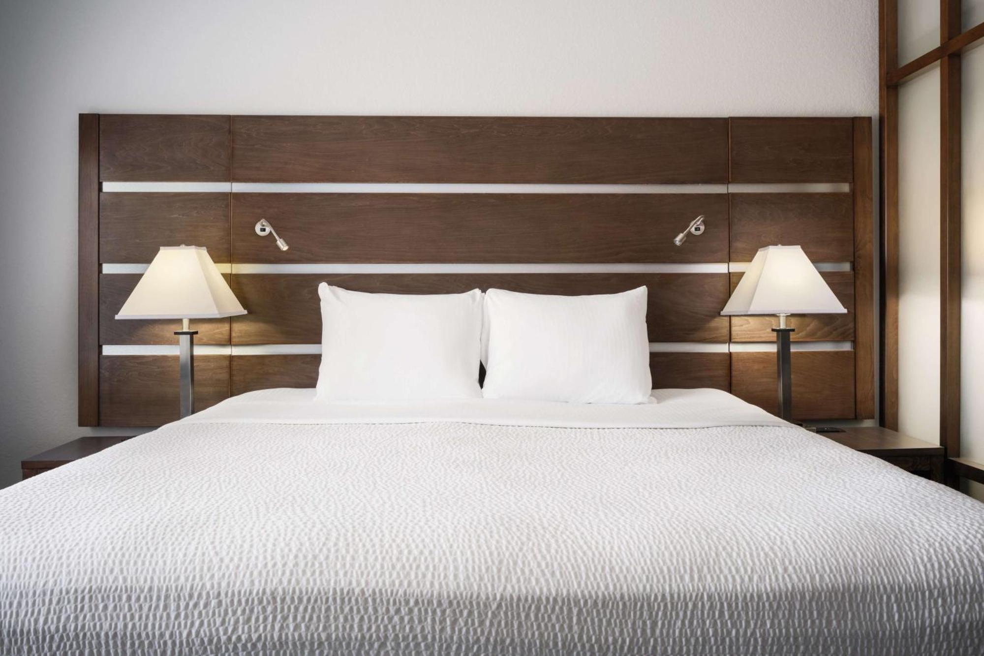 Best Western Plus College Station Inn & Suites Exterior photo
