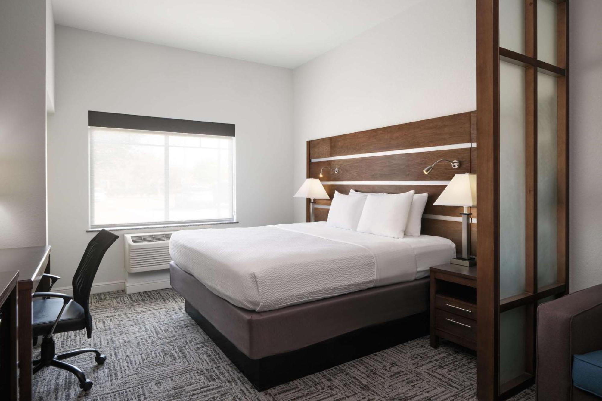 Best Western Plus College Station Inn & Suites Exterior photo
