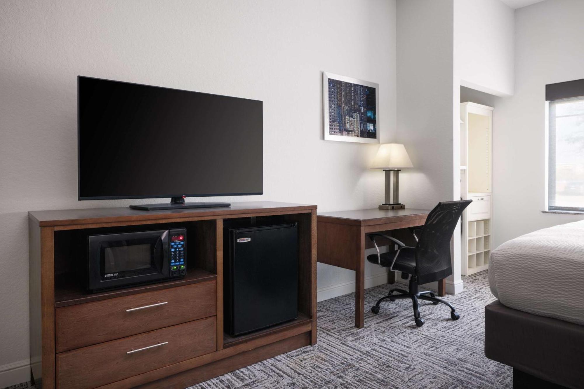 Best Western Plus College Station Inn & Suites Exterior photo